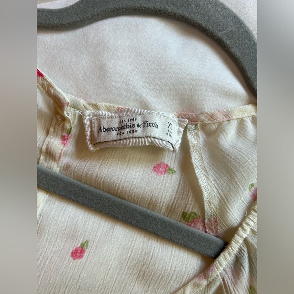 Adorable summer top pair shorts, skirt or jeans for casual look. - Picture 2 of 2
